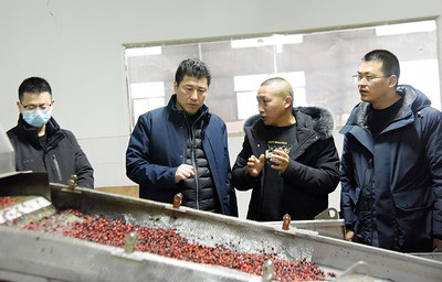 李方甫強(qiáng)調(diào)加強(qiáng)森林防滅火能力建設(shè)，推動(dòng)電子產(chǎn)品銷售助力消防現(xiàn)代化